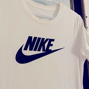 Nike T-shirt